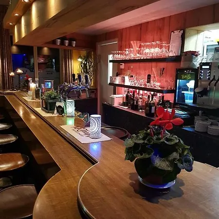 Hotel-cafe Knoors-meeks Stein Urmond Hotell Berg