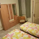 Отель Hotel-cafe Knoors-meeks Stein Urmond