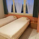 Hotel-cafe Knoors-meeks Stein Urmond Отель