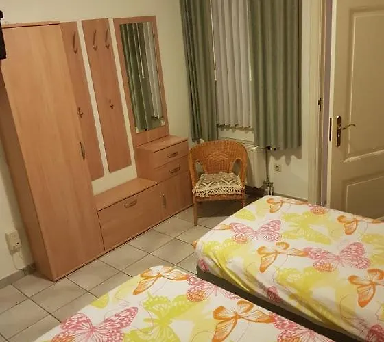 Отель Hotel-cafe Knoors-meeks Stein Urmond